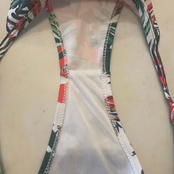 Floral Bikini - Picture 6 of 7